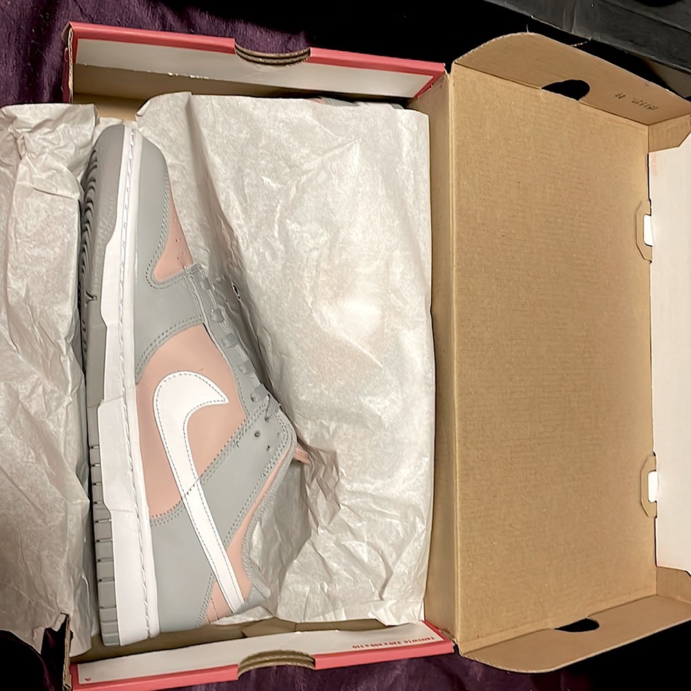 Brand new size 10 women’s 8.5 men’s Pink Oxford/White Nike Dunk Low